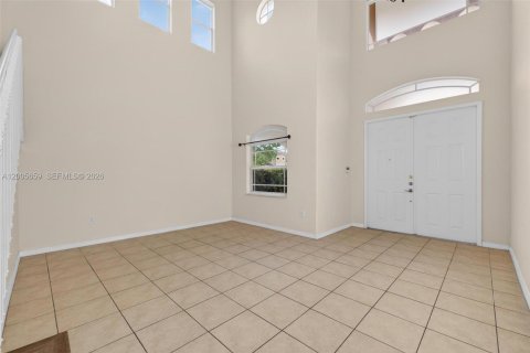 House in Cutler Bay, Florida 4 bedrooms, 233.56 sq.m. № 2069654 - photo 8