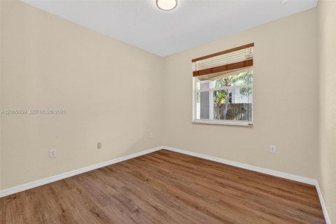 House in Cutler Bay, Florida 4 bedrooms, 233.56 sq.m. № 2069654 - photo 22