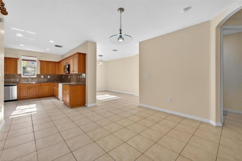 House in Cutler Bay, Florida 4 bedrooms, 233.56 sq.m. № 2069654 - photo 14