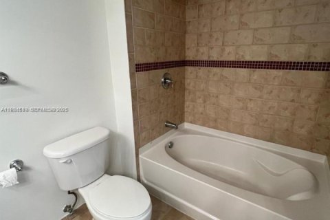 Copropriété à louer à Miami, Floride: 2 chambres, 109.9 m2 № 1976633 - photo 4