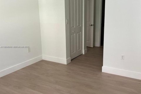 Copropriété à louer à Miami, Floride: 2 chambres, 109.9 m2 № 1976633 - photo 2