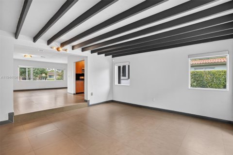 Casa en venta en Miami, Florida, 4 dormitorios, 189.89 m2 № 2001030 - foto 18