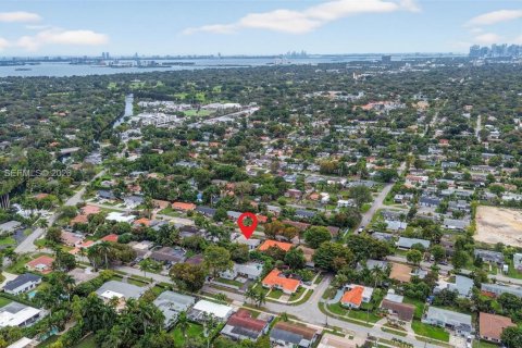 Casa en venta en Miami, Florida, 4 dormitorios, 189.89 m2 № 2001030 - foto 3