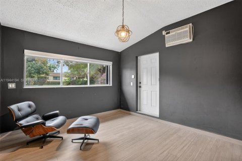 Casa en venta en Miami, Florida, 4 dormitorios, 189.89 m2 № 2001030 - foto 20