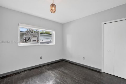 Casa en venta en Miami, Florida, 4 dormitorios, 189.89 m2 № 2001030 - foto 28