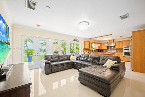 Купить виллу или дом в Хайалиа, Флорида 5 спален, 172.05м2, № 2186921 - фото 9