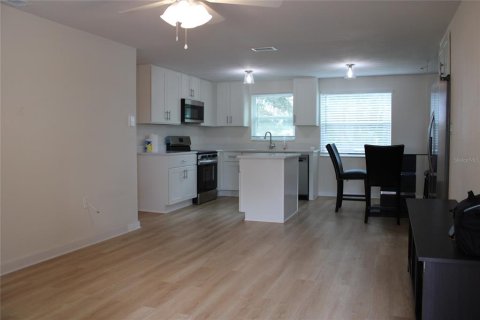 Villa ou maison à louer à Seminole, Floride: 4 chambres, 111.11 m2 № 2289854 - photo 2