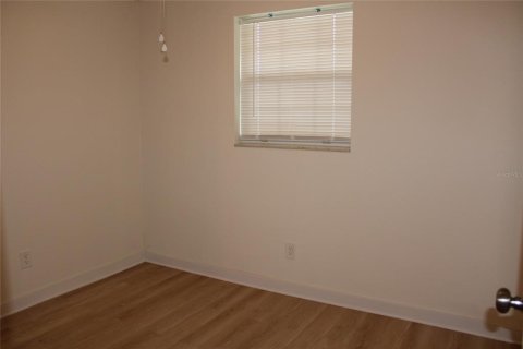 Villa ou maison à louer à Seminole, Floride: 4 chambres, 111.11 m2 № 2289854 - photo 3