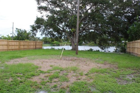 Villa ou maison à louer à Seminole, Floride: 4 chambres, 111.11 m2 № 2289854 - photo 6