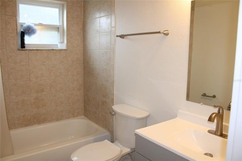 Villa ou maison à louer à Seminole, Floride: 4 chambres, 111.11 m2 № 2289854 - photo 4