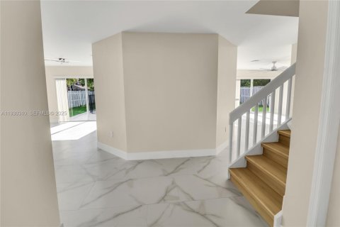 Casa en venta en Plantation, Florida, 4 dormitorios, 243.59 m2 № 1989060 - foto 3