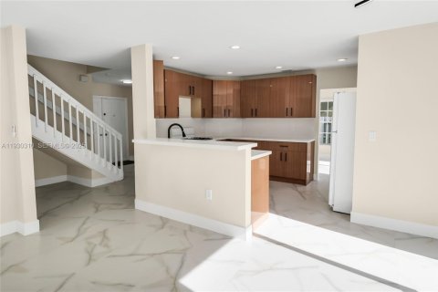 Casa en venta en Plantation, Florida, 4 dormitorios, 243.59 m2 № 1989060 - foto 6