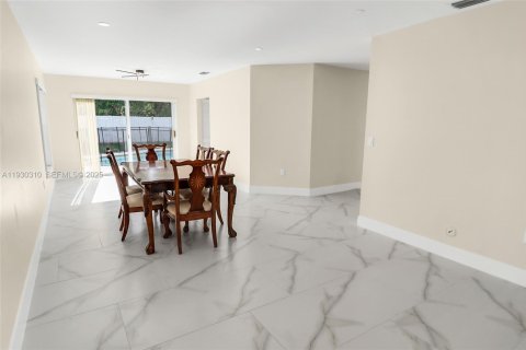 Casa en venta en Plantation, Florida, 4 dormitorios, 243.59 m2 № 1989060 - foto 11