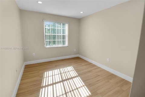 Casa en venta en Plantation, Florida, 4 dormitorios, 243.59 m2 № 1989060 - foto 22