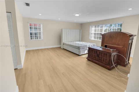 Casa en venta en Plantation, Florida, 4 dormitorios, 243.59 m2 № 1989060 - foto 15