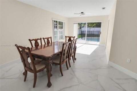 Casa en venta en Plantation, Florida, 4 dormitorios, 243.59 m2 № 1989060 - foto 10