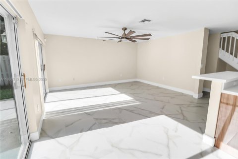 Casa en venta en Plantation, Florida, 4 dormitorios, 243.59 m2 № 1989060 - foto 5