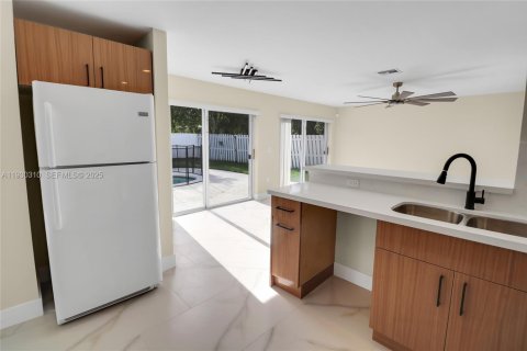 Casa en venta en Plantation, Florida, 4 dormitorios, 243.59 m2 № 1989060 - foto 7