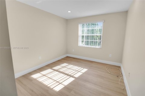 Casa en venta en Plantation, Florida, 4 dormitorios, 243.59 m2 № 1989060 - foto 23