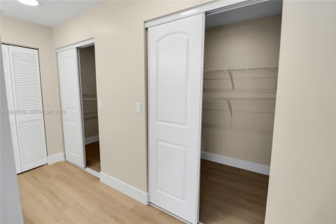 Casa en venta en Plantation, Florida, 4 dormitorios, 243.59 m2 № 1989060 - foto 19