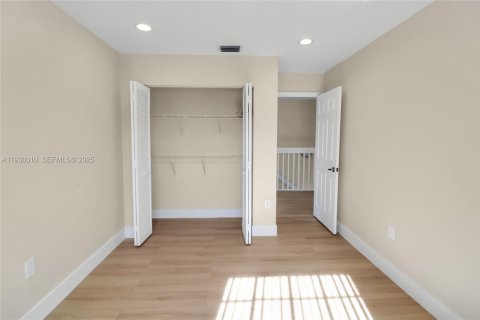 Casa en venta en Plantation, Florida, 4 dormitorios, 243.59 m2 № 1989060 - foto 21