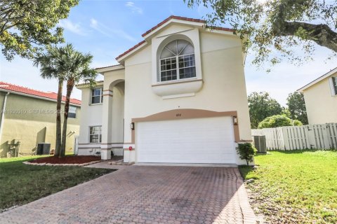 Casa en venta en Plantation, Florida, 4 dormitorios, 243.59 m2 № 1989060 - foto 2