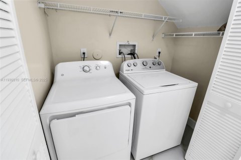 Casa en venta en Plantation, Florida, 4 dormitorios, 243.59 m2 № 1989060 - foto 26