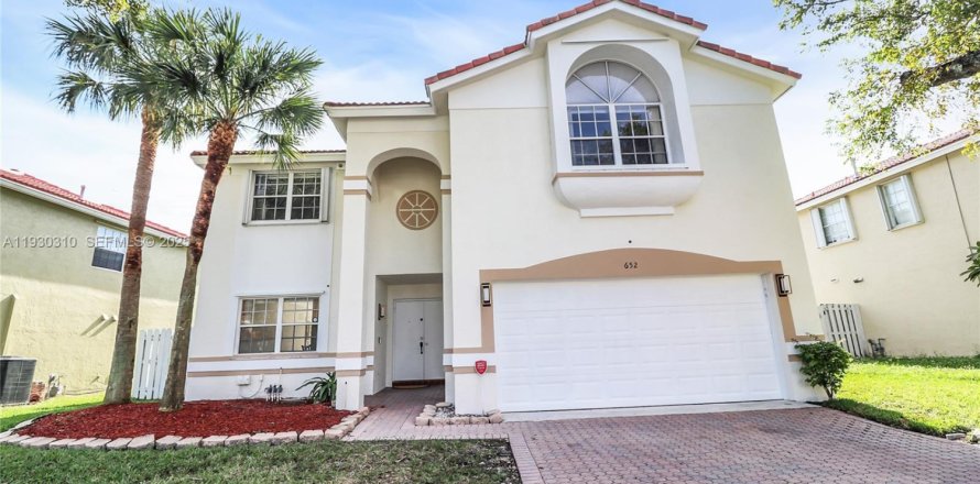 Casa en Plantation, Florida 4 dormitorios, 243.59 m2 № 1989060