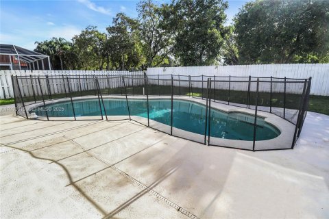 Casa en venta en Plantation, Florida, 4 dormitorios, 243.59 m2 № 1989060 - foto 28