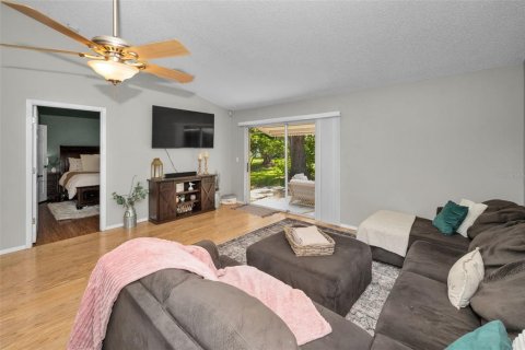 House in Palm Harbor, Florida 4 bedrooms, 141.77 sq.m. № 1843555 - photo 24