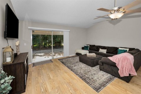 House in Palm Harbor, Florida 4 bedrooms, 141.77 sq.m. № 1843555 - photo 23