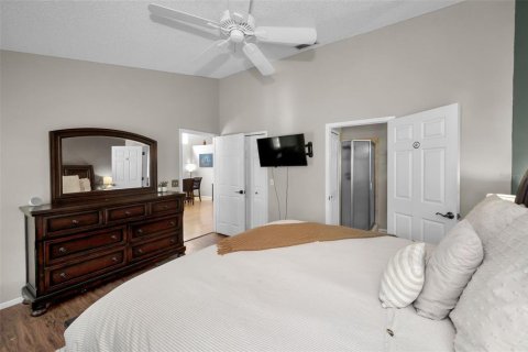 House in Palm Harbor, Florida 4 bedrooms, 141.77 sq.m. № 1843555 - photo 30