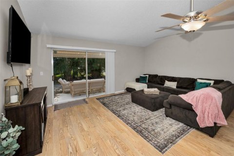 House in Palm Harbor, Florida 4 bedrooms, 141.77 sq.m. № 1843555 - photo 22