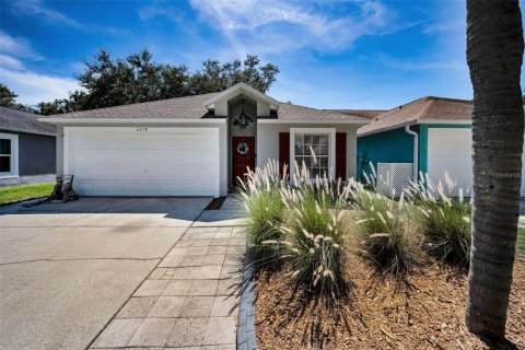 House in Palm Harbor, Florida 4 bedrooms, 141.77 sq.m. № 1843555 - photo 1