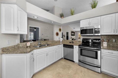 House in Palm Harbor, Florida 4 bedrooms, 141.77 sq.m. № 1843555 - photo 11