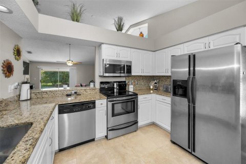 House in Palm Harbor, Florida 4 bedrooms, 141.77 sq.m. № 1843555 - photo 10