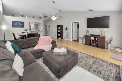 House in Palm Harbor, Florida 4 bedrooms, 141.77 sq.m. № 1843555 - photo 25