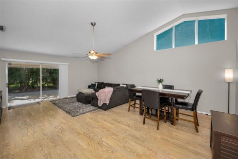 House in Palm Harbor, Florida 4 bedrooms, 141.77 sq.m. № 1843555 - photo 21