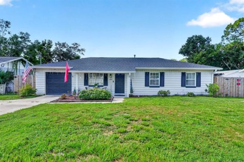 House in Longwood, Florida 3 bedrooms, 132.94 sq.m. № 2305078