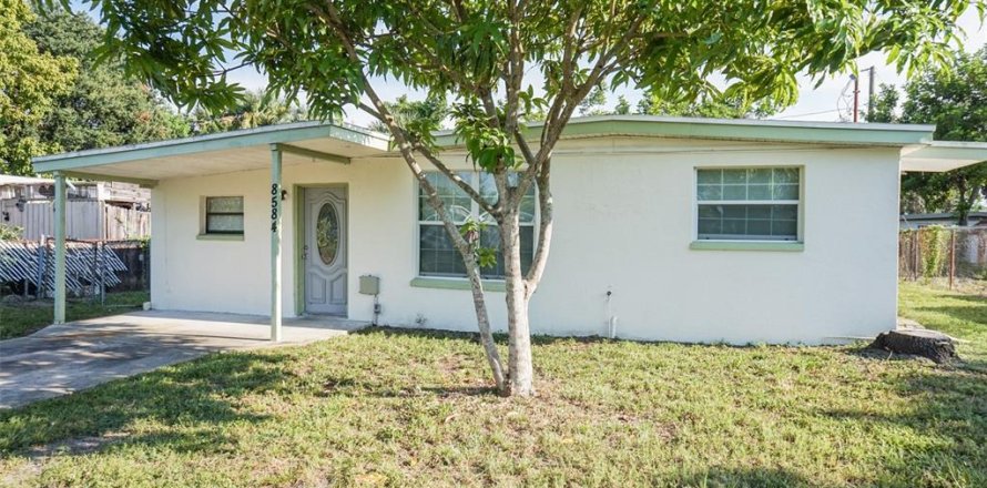 House in Seminole, Florida 3 bedrooms, 121.52 sq.m. № 1913868