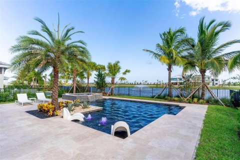 House in Palm Beach Gardens, Florida 5 bedrooms, 316.8 sq.m. № 2193243 - photo 24