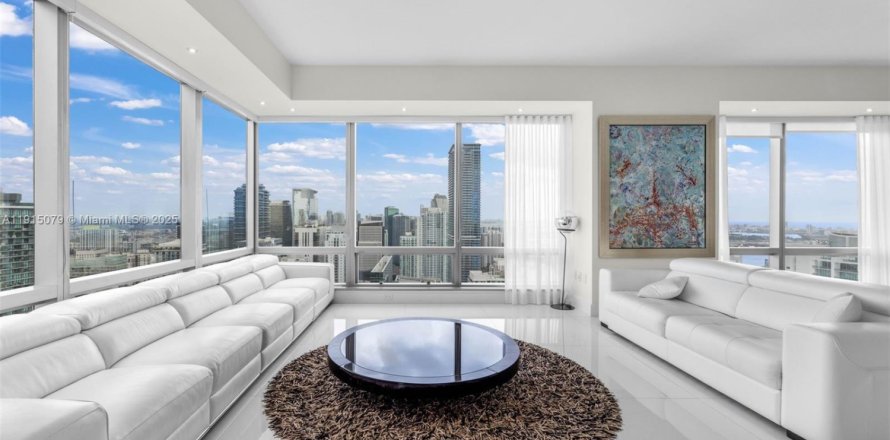 Кондоминиум с 2 спальнями в Майами, Флорида № 1974730