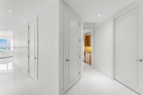 Купить кондоминиум в Майами, Флорида 2 спальни, 198.72м2, № 1974730 - фото 19