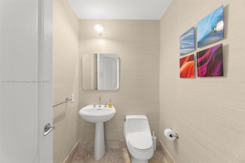 Купить кондоминиум в Майами, Флорида 2 спальни, 198.72м2, № 1974730 - фото 30