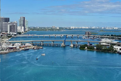 Condominio en venta en Miami, Florida, 1 dormitorio, 84.26 m2 № 2056432 - foto 13
