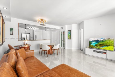 Condominio en venta en Miami, Florida, 1 dormitorio, 84.26 m2 № 2056432 - foto 2