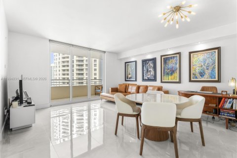 Condominio en Miami, Florida, 1 dormitorio  № 2056432