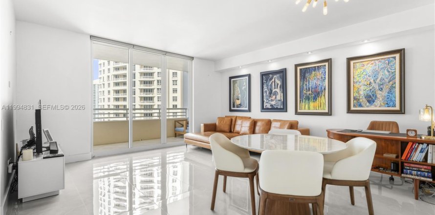 Condominio en Miami, Florida, 1 dormitorio  № 2056432