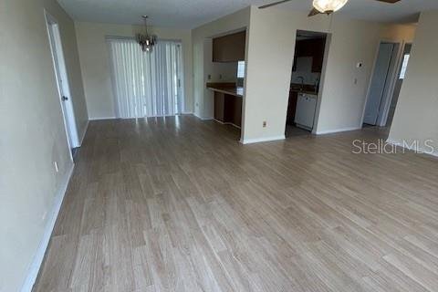 Apartamento en alquiler en Deltona, Florida, 2 dormitorios, 98.85 m2 № 1765616 - foto 3
