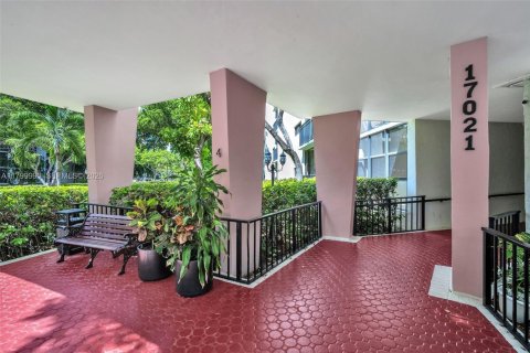 Condo in Sunny Isles Beach, Florida, 2 bedrooms  № 2146221 - photo 2